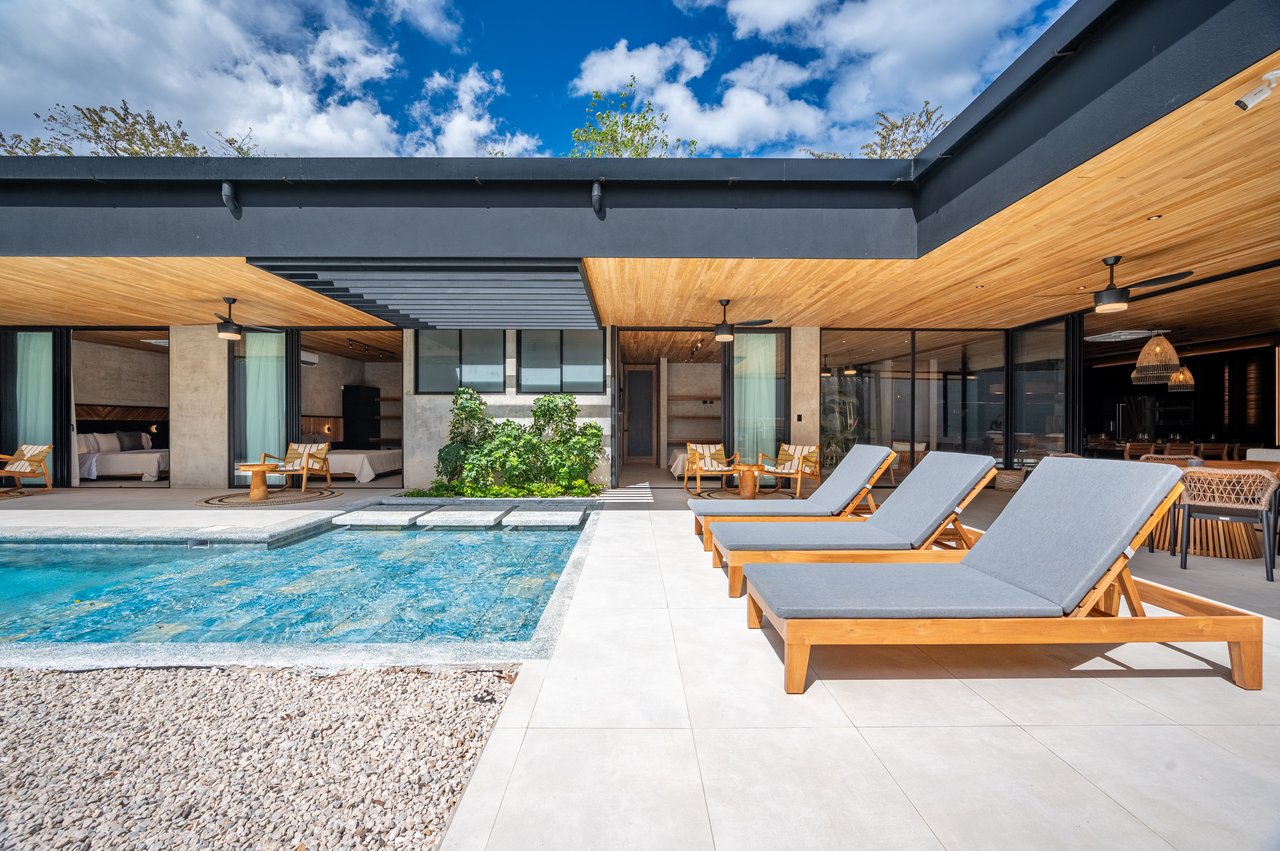 Casa Uchuva | Architectural Harmony of Wood, Stone, and Light