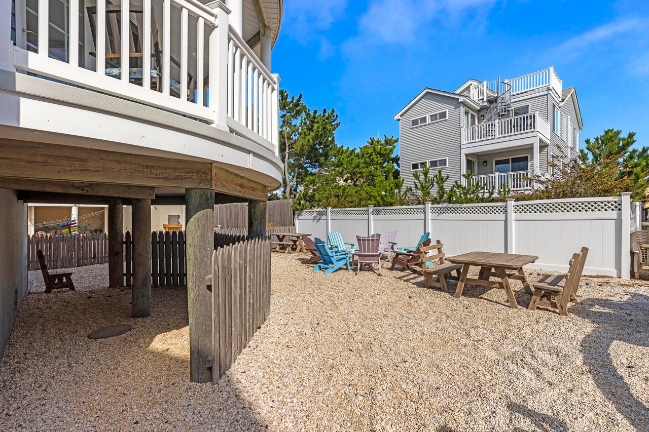 229 Merivale Ave. (1st and 2nd floor), Beach Haven