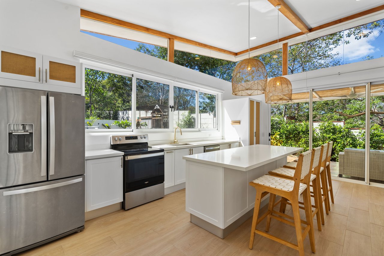 Casa Vista Grande | Lovely Modern Home at the Beach with Space to Build
