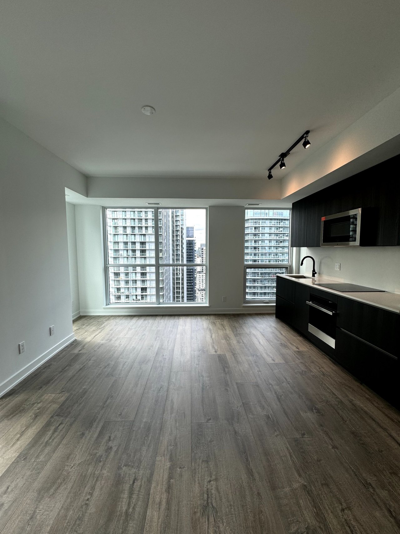 327 King Street W Unit: 4105