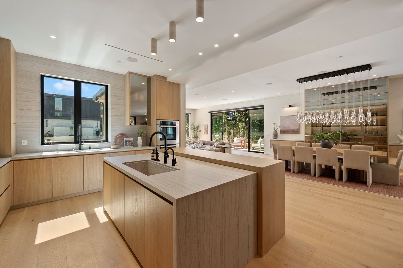 528 Marguerita Avenue