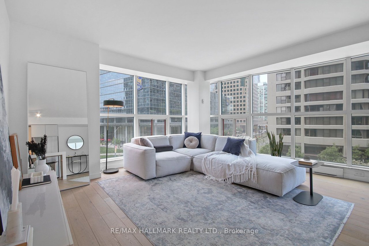 77 Harbour Sq