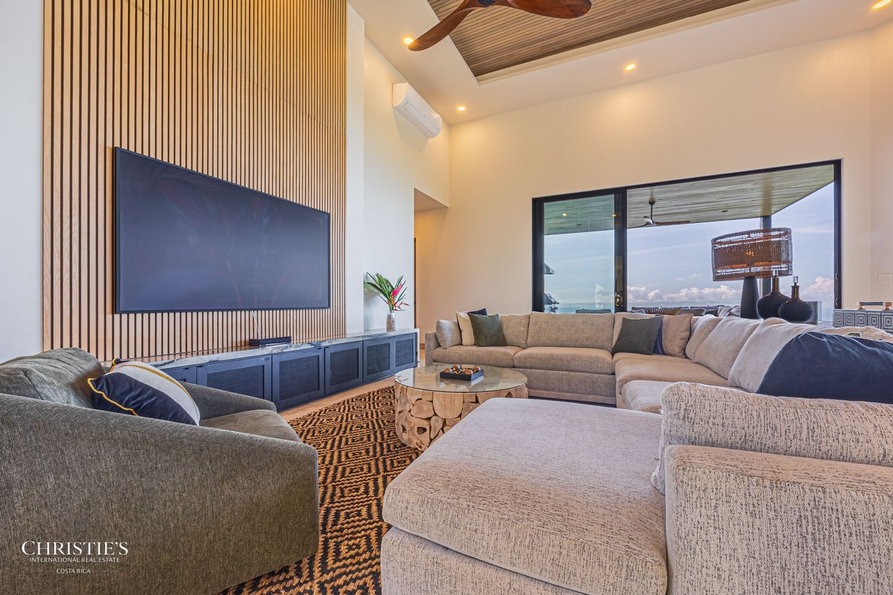 Luxury Estate in Escaleras — 5.5 Acres Majesty of Incredible Ocean Views 