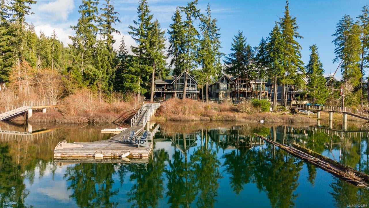 7364 Lakefront Dr, Lake Cowichan