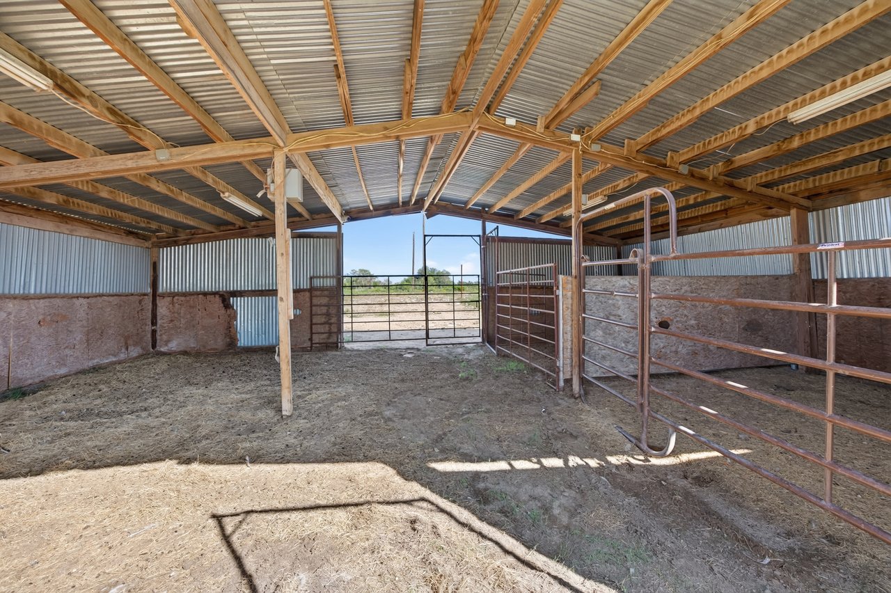 277 Private Road 1611