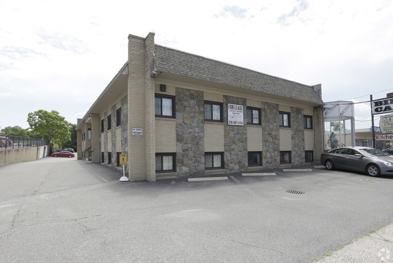 164 Commack Rd