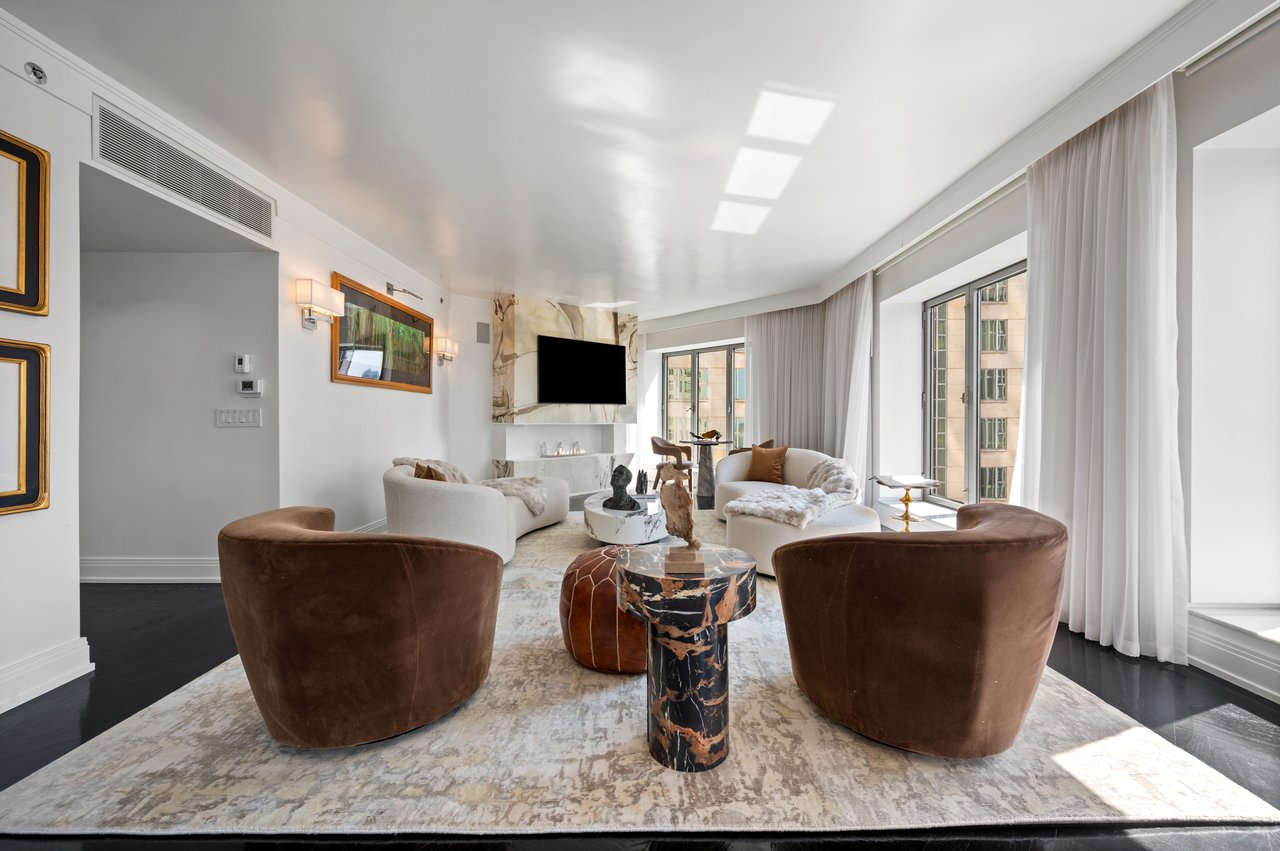 950 N Michigan Ave #2704