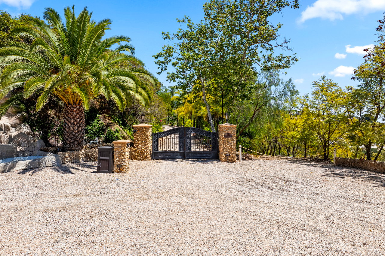 21128 Via Los Laureles