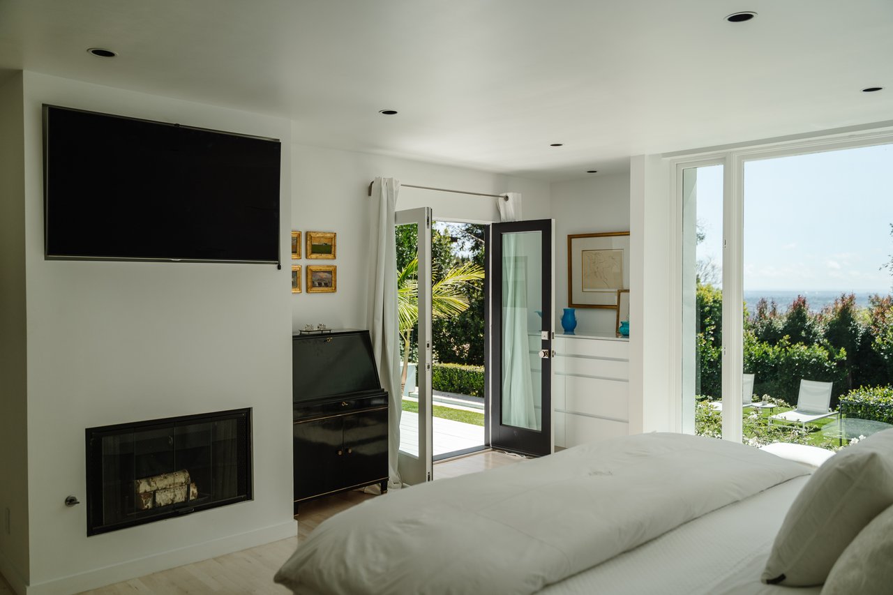 1558 Sunset Plaza Dr, Hollywood Hills