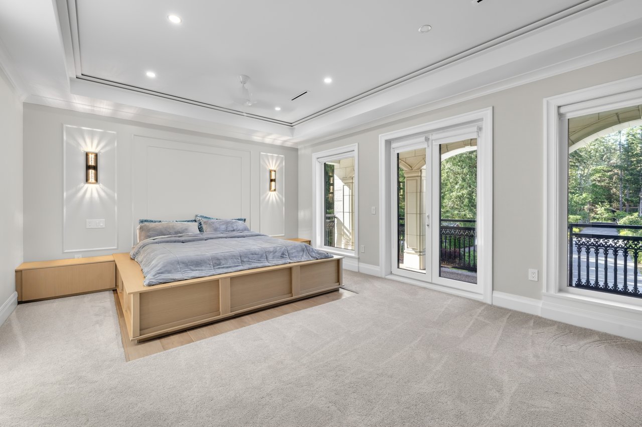 2.5 Acre Luxury Estate