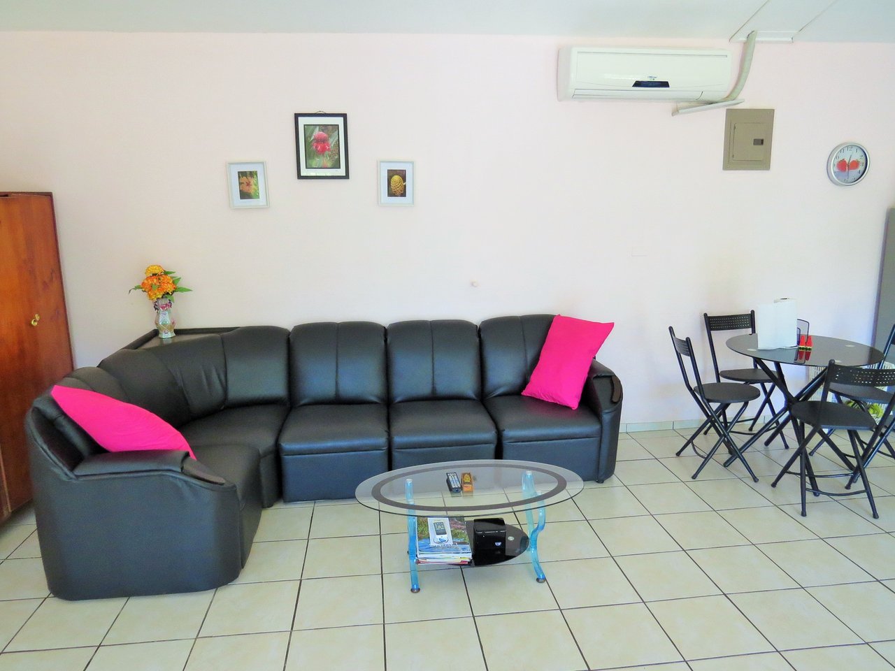 Fully equipped 4 Unit Apartment/Hotel complex 70 meters from the entrance to world-famous Marino Ballena National Park