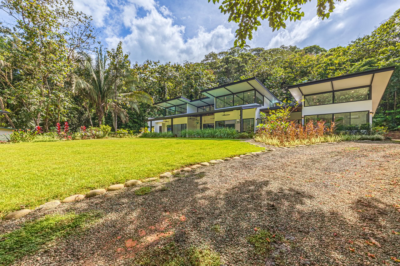 Contemporary Mountain View Villa – 5 Minutes to Playa Dominical