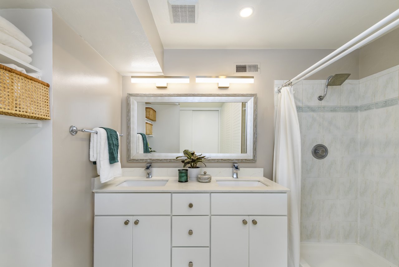 Charming Condo Offering Country Club Appeal