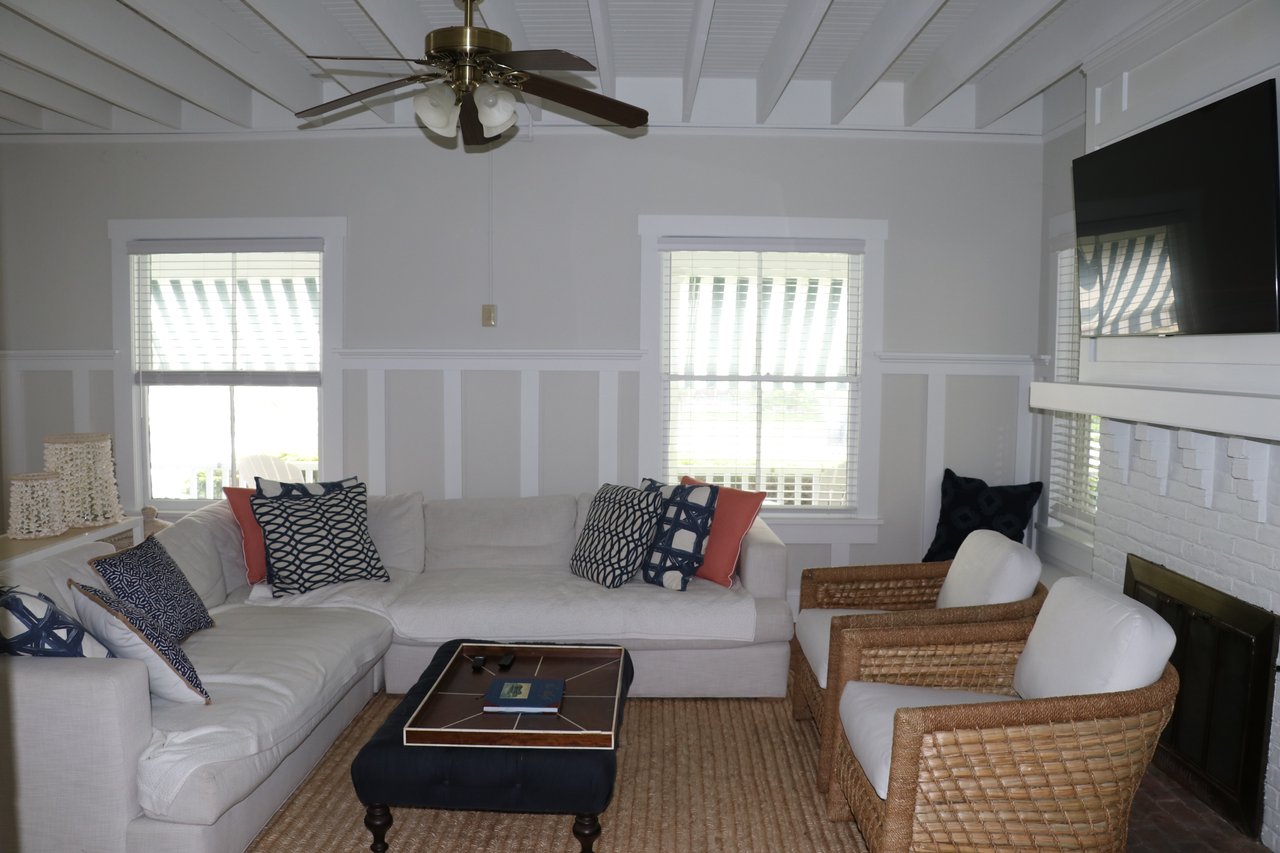 A Classic Bay Header with a Pool House