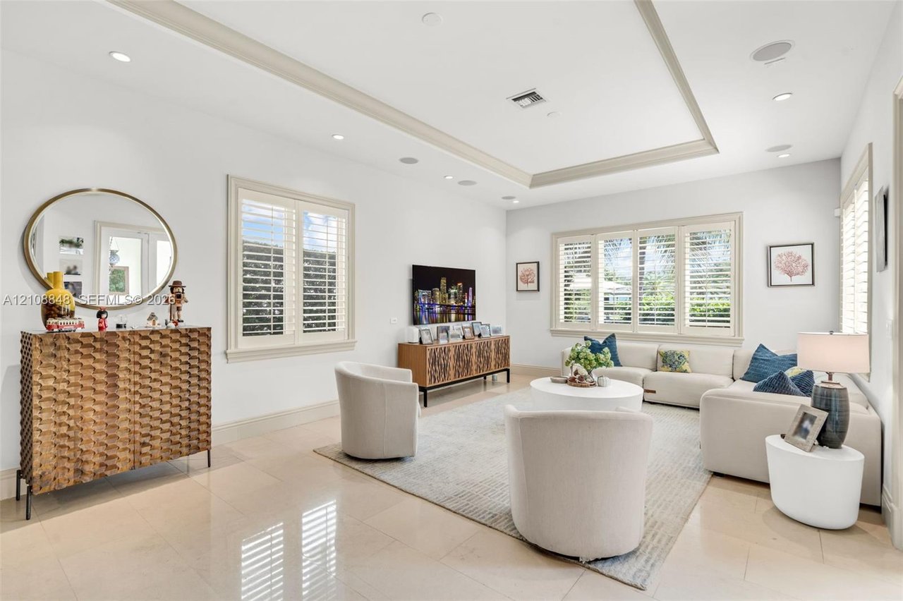 4815-university-drive-coral-gables-fl-home-for-sale-living-area
