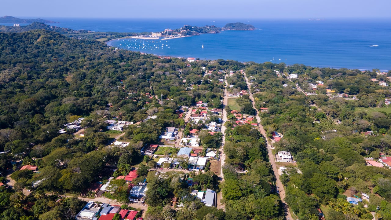 Casa Cenizaro | Elegant 4-Bed Tropical Retreat with Pool in Surfside, Potrero