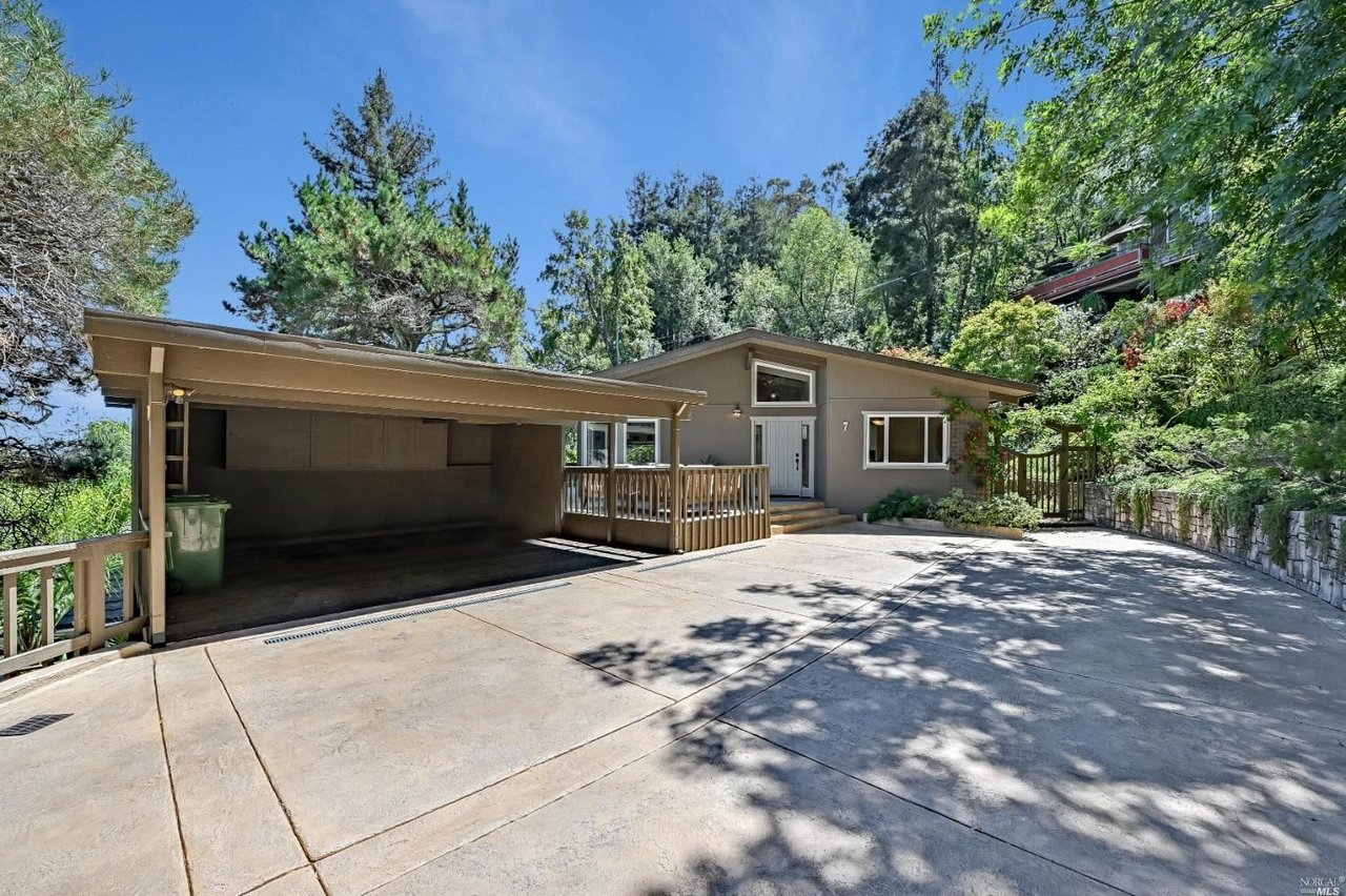 7 Eden Ln