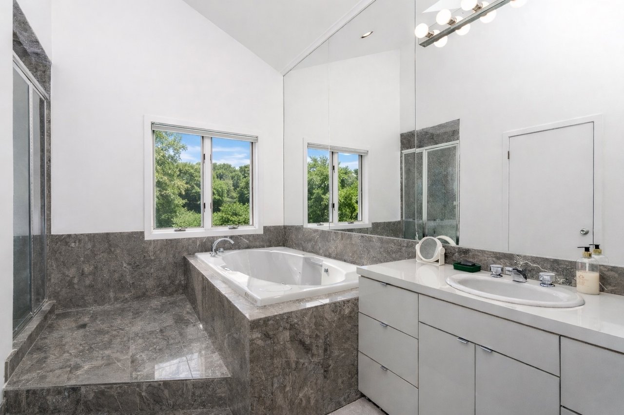 875 & 785 The Strand