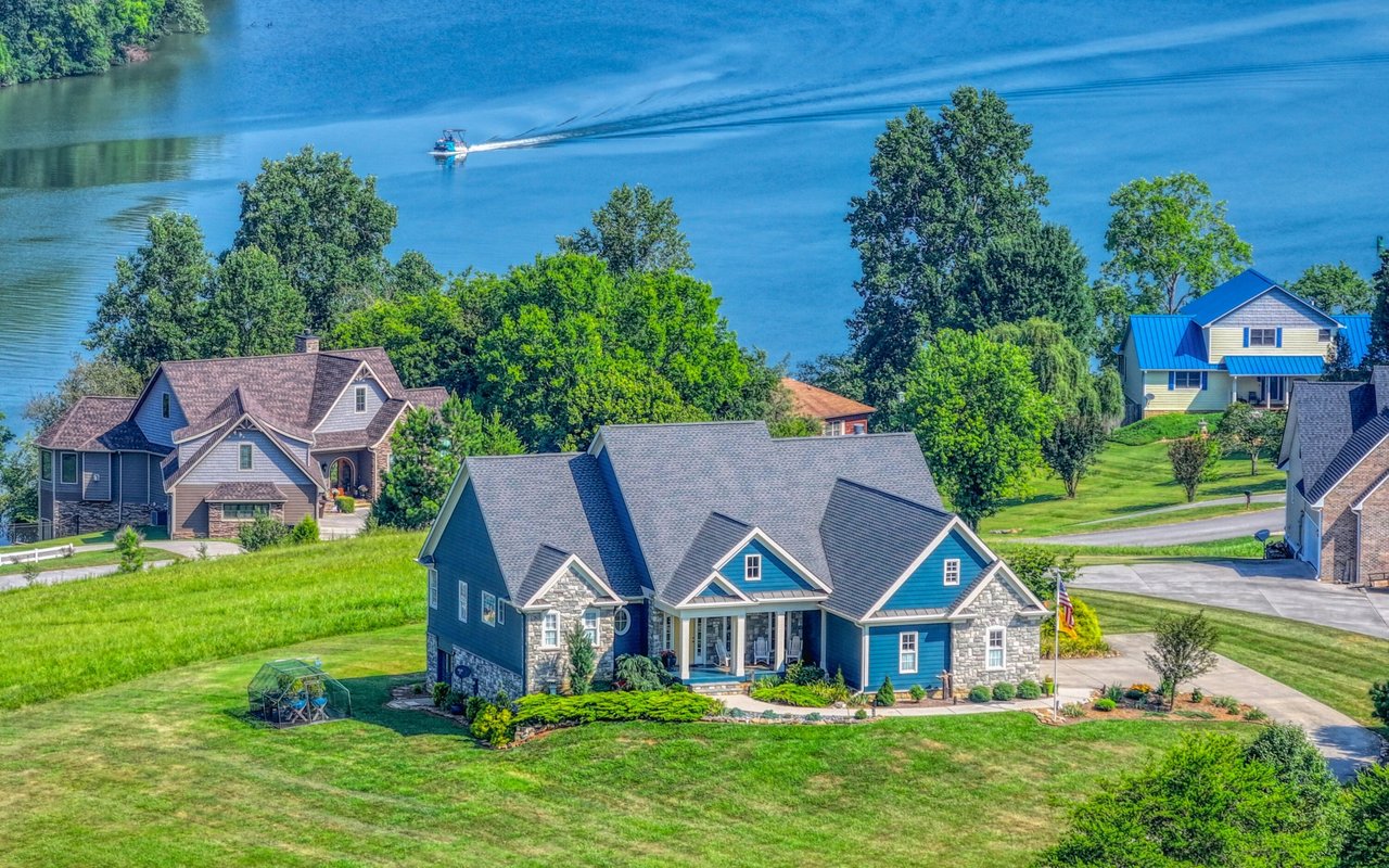 Wallace Luxury Spotlight | 326 Marble Bluff Drive Kingston, TN 37763