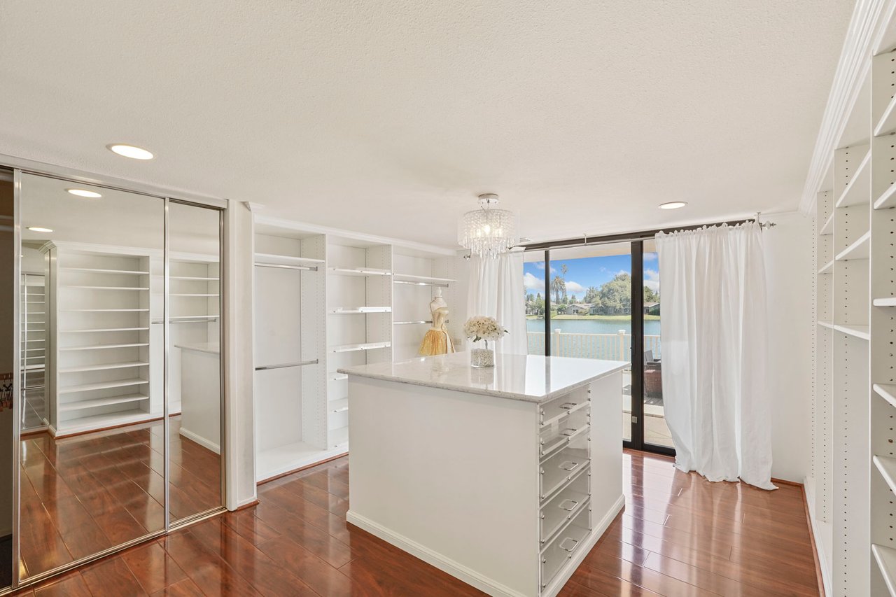 3845 Peninsula Ct