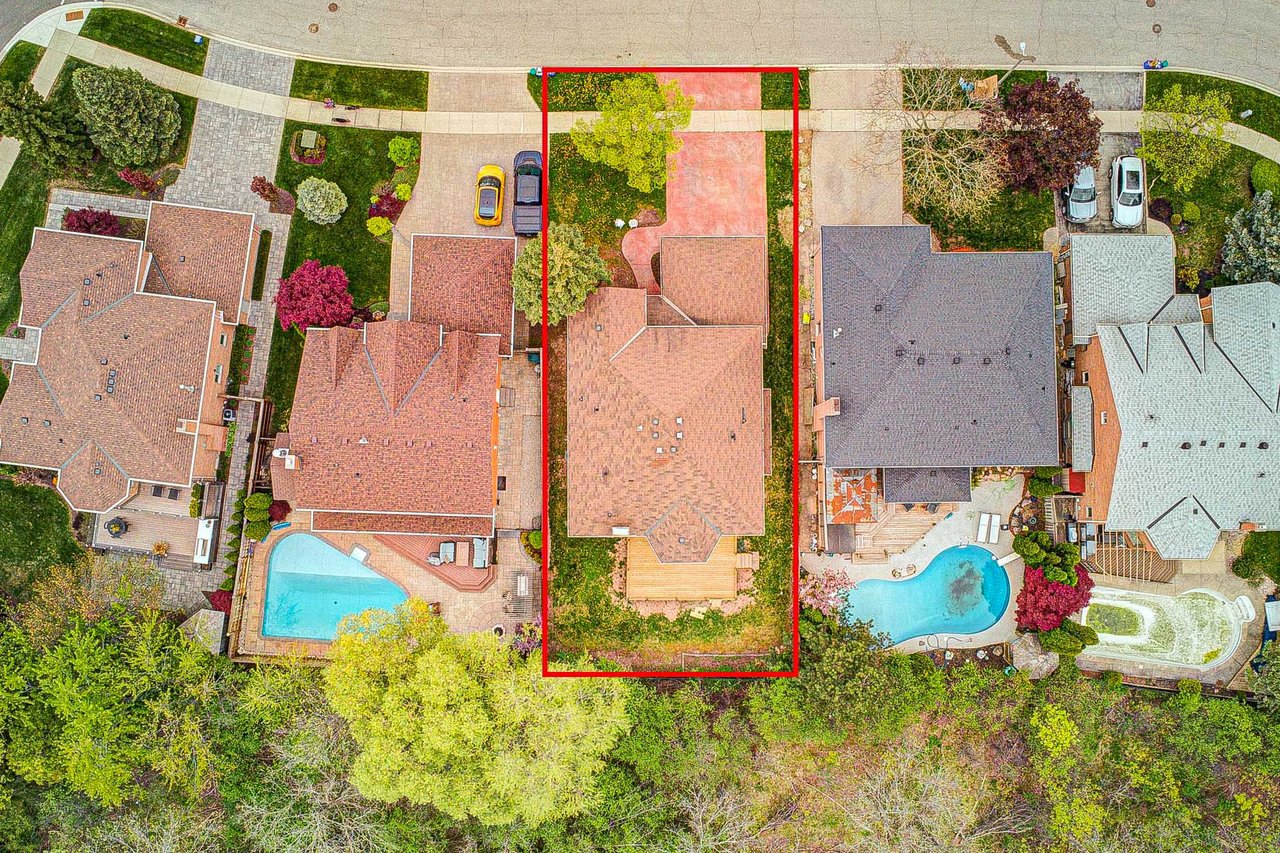 1126 Berkshire Crt