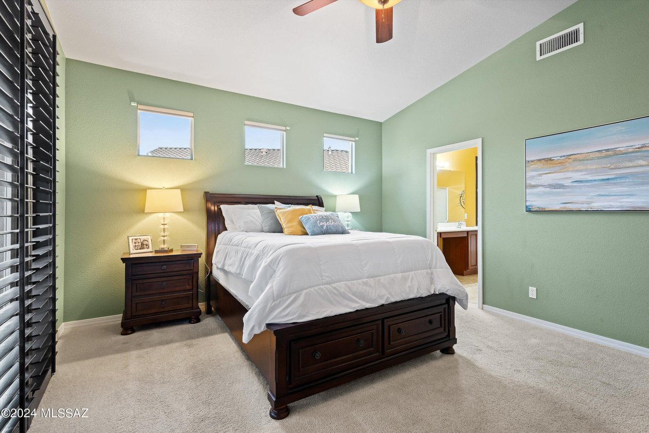 1009 W Leatherleaf Dr