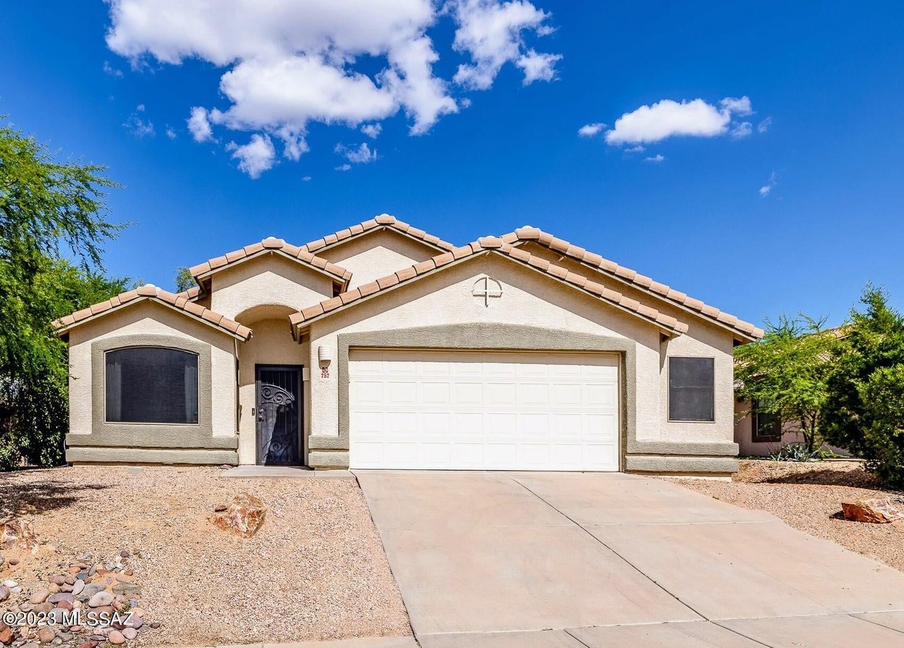 757 E Blue Rock Way