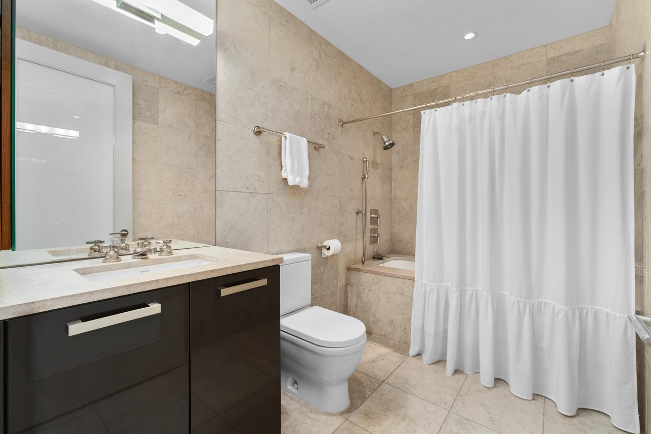 200 Congress Avenue #37H