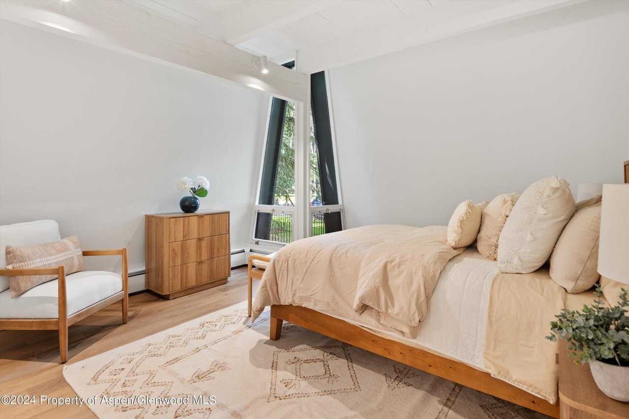 501 W Bleeker St