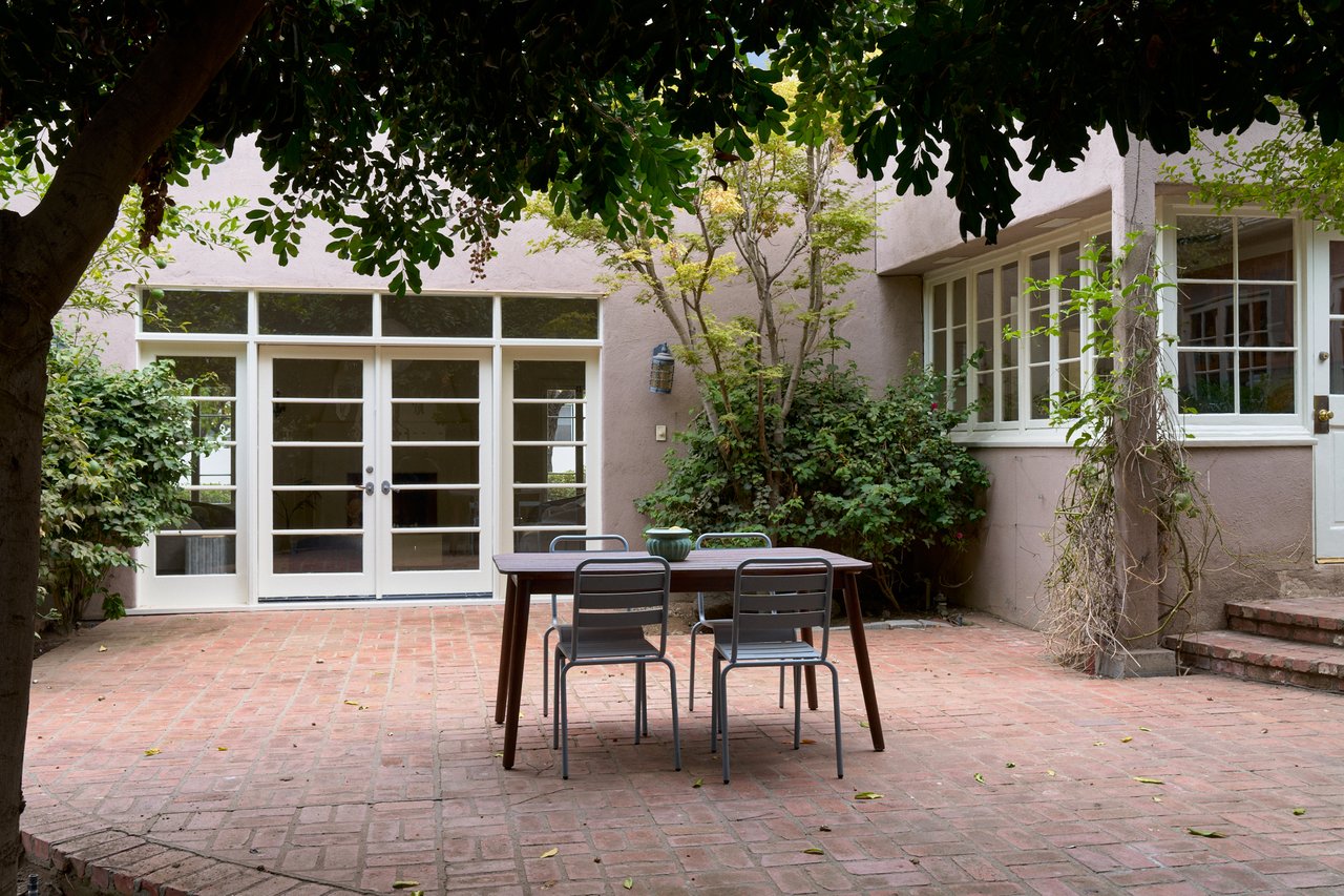 1990 Rose Villa St in Pasadena