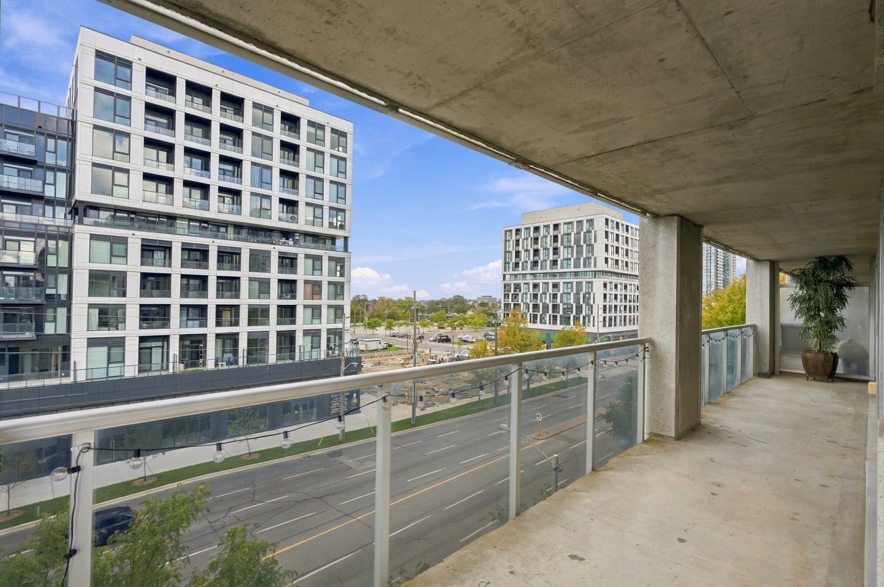 Immaculate 2 Bedroom Corner Unit