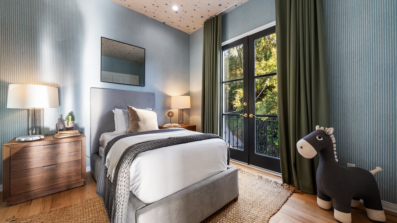 2591 Leicester Dr, Hollywood Hills