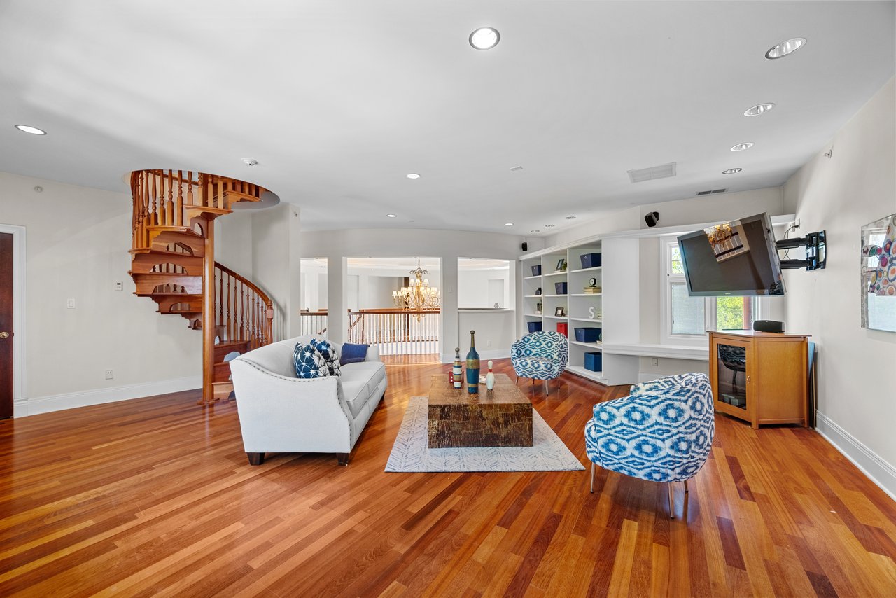 7 Hillside Court