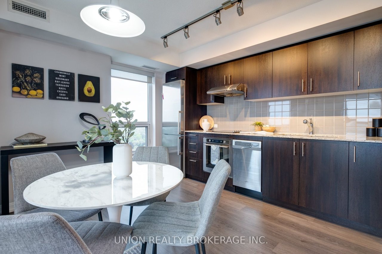 255 Village Green Sq, Ste 203