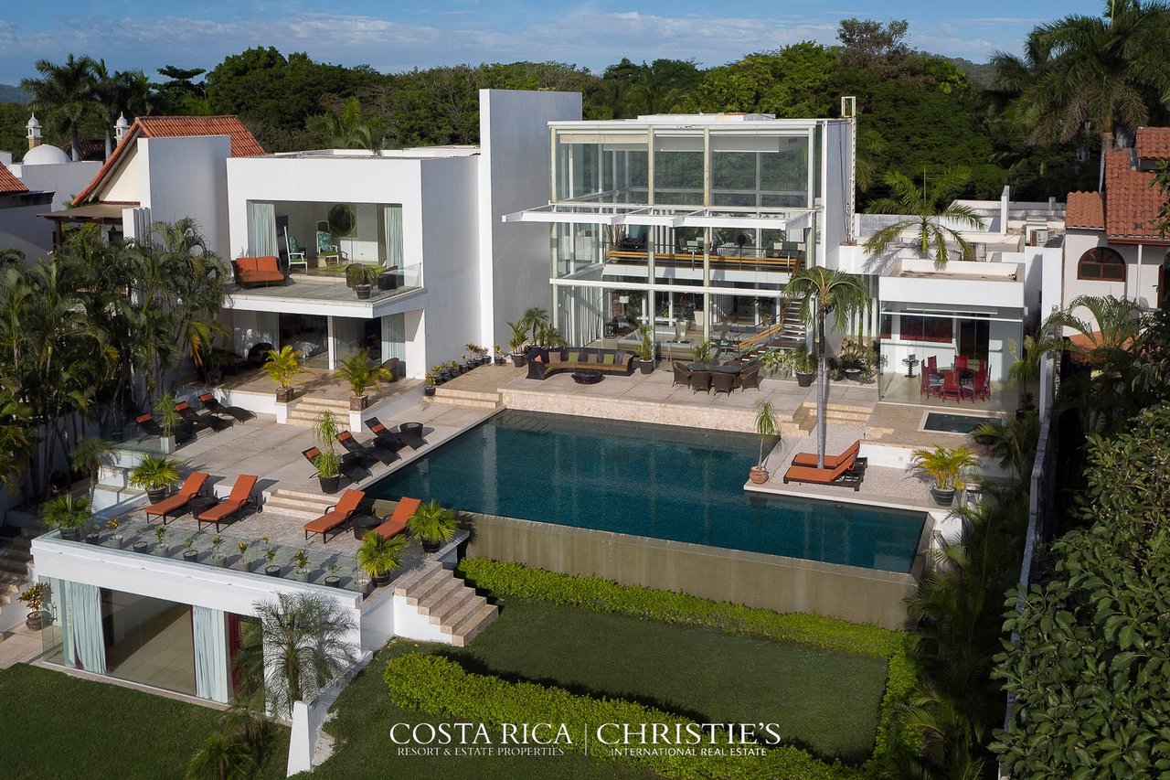 Oceanfront Casa Crystal