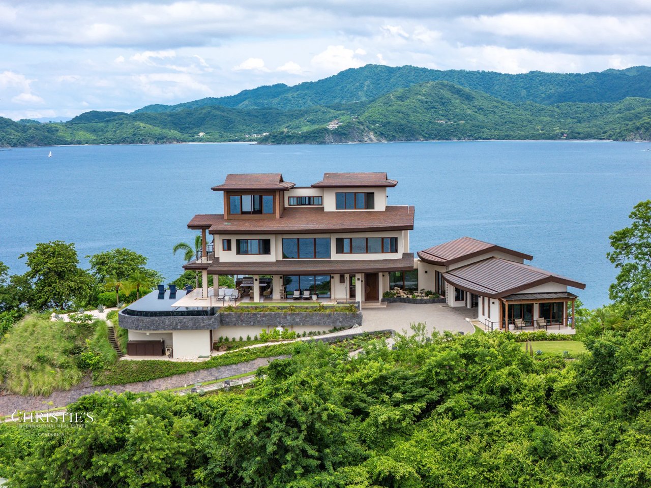 Spectacular 360° Ocean Views in Flamingo Beach