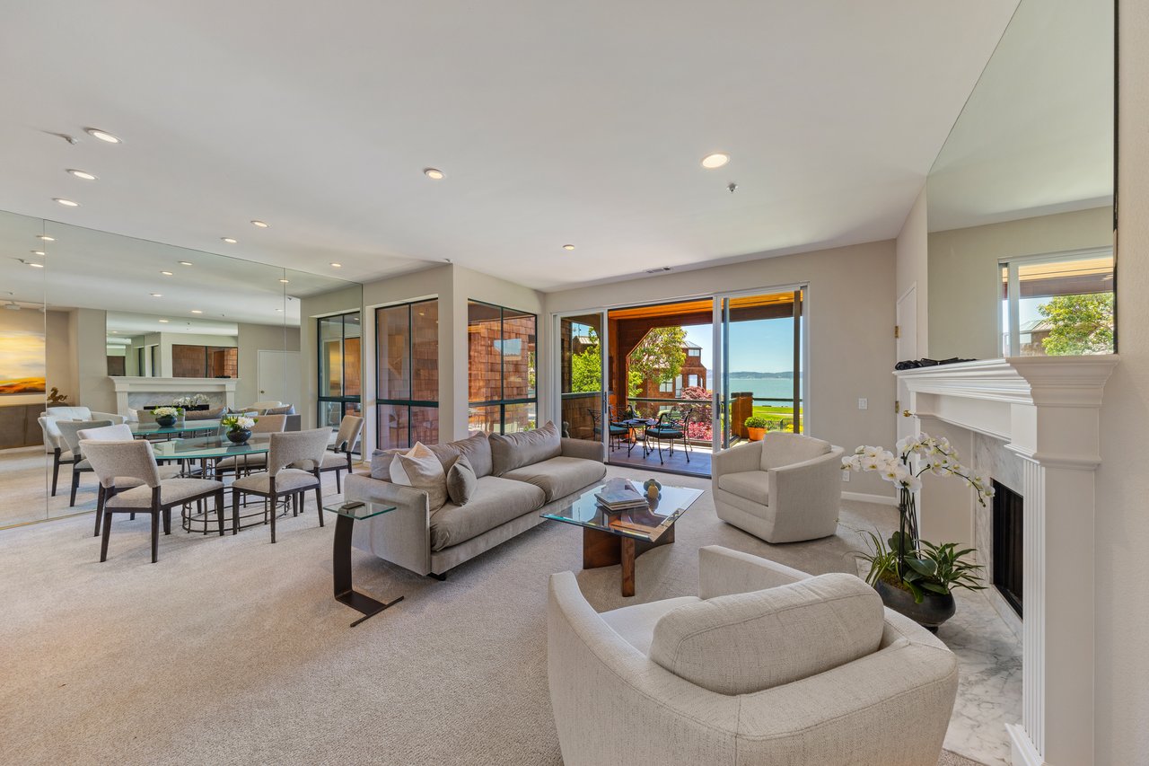 Luxury Condo with Sweeping Bay Views