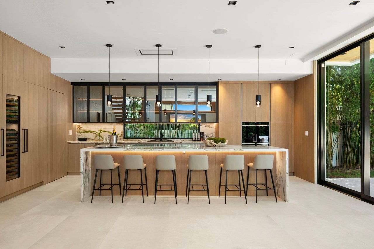 325 W 63rd St