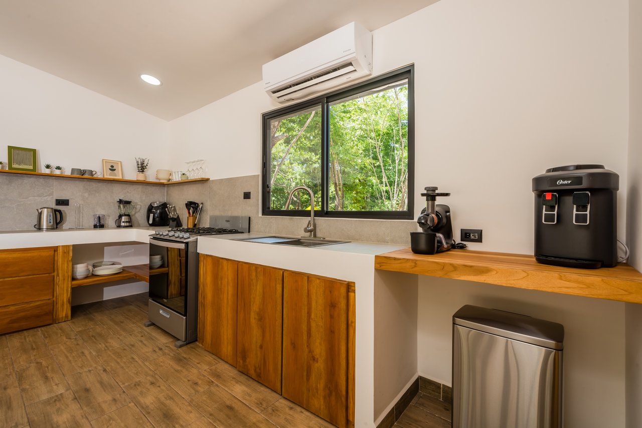 V-Caro Ju | Furnished Villa with Pool, Guest Cottage, and 4,603 m² Expansion Lot Just 15 Minutes from Tamarindo