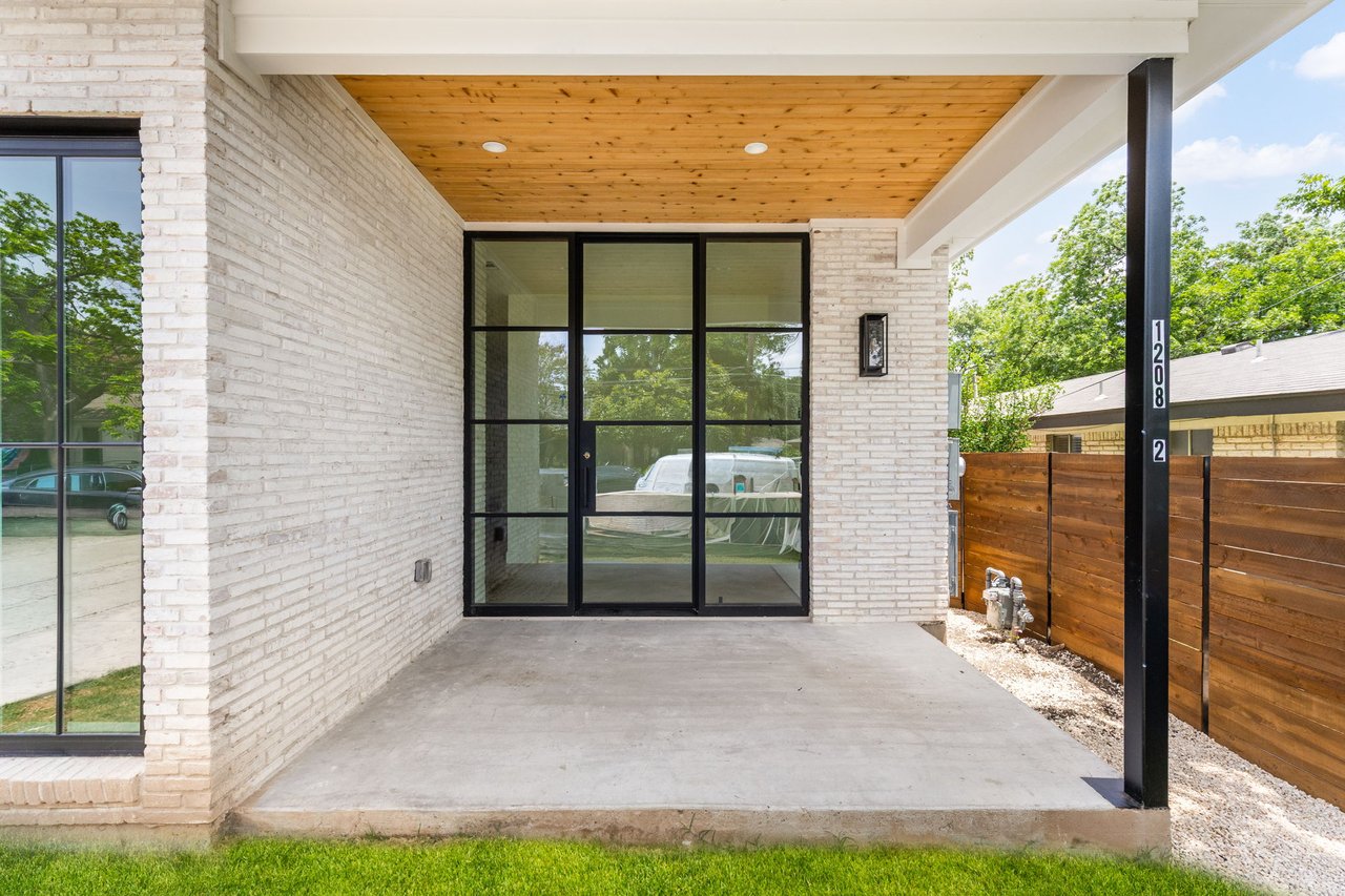 1208 Brentwood St