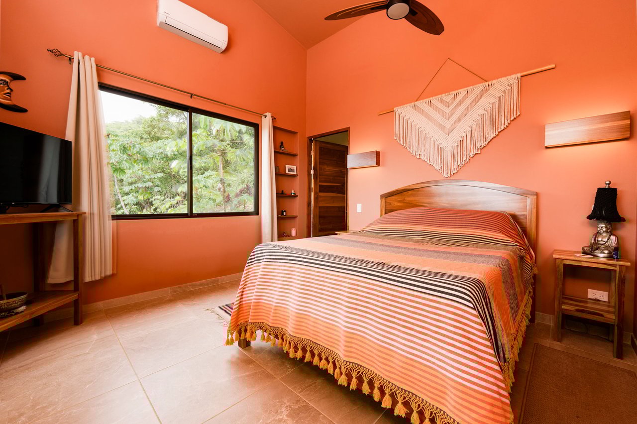 NEW PRIVATE MOUNTAIN HOME WITH OCEAN VIEWS ABOVE LAGUNAS