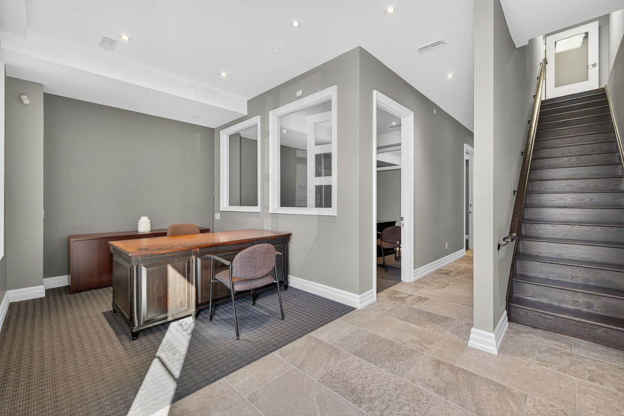 5 - 16945 Leslie St, Newmarket