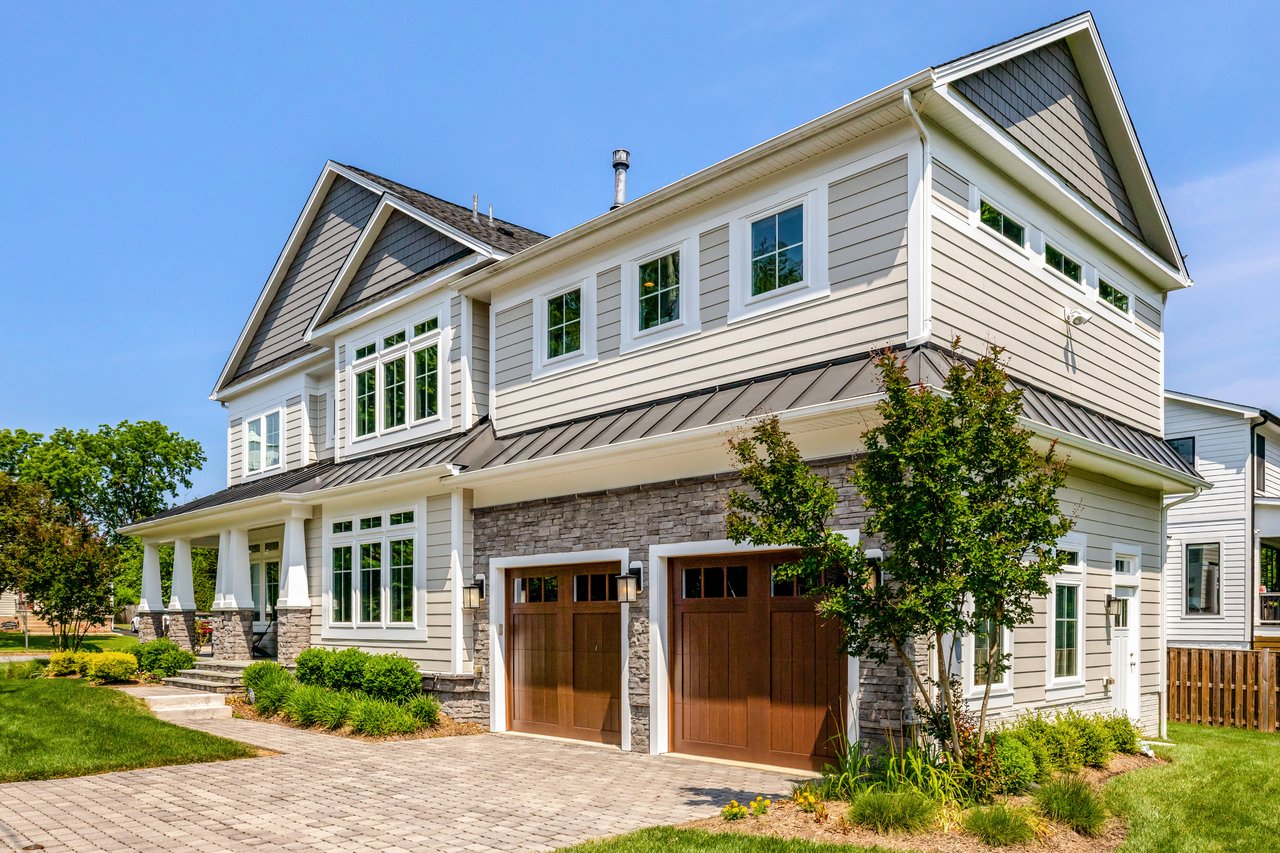 300 Jade Ct NW