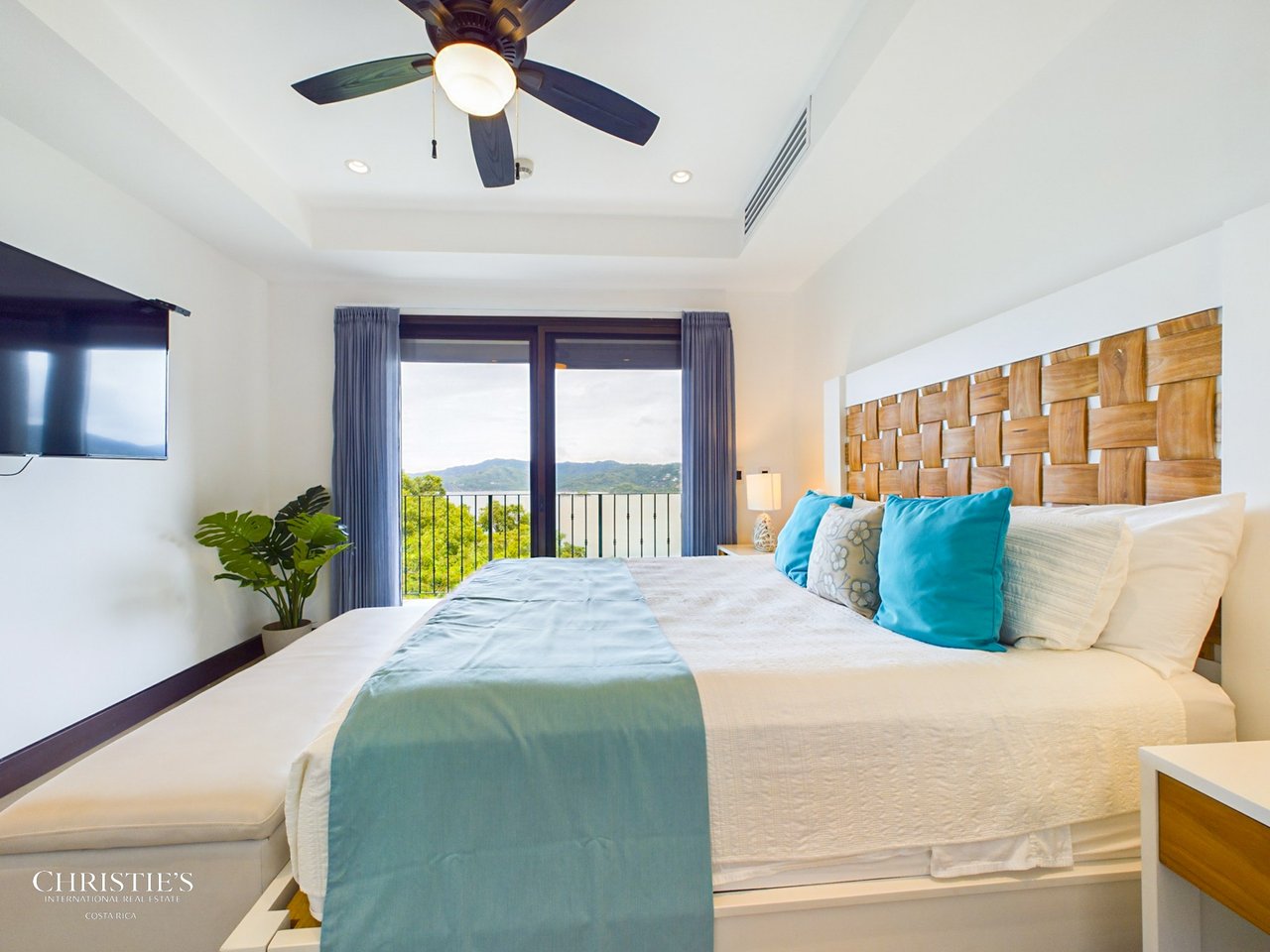 360 - 310 Splendor Penthouse