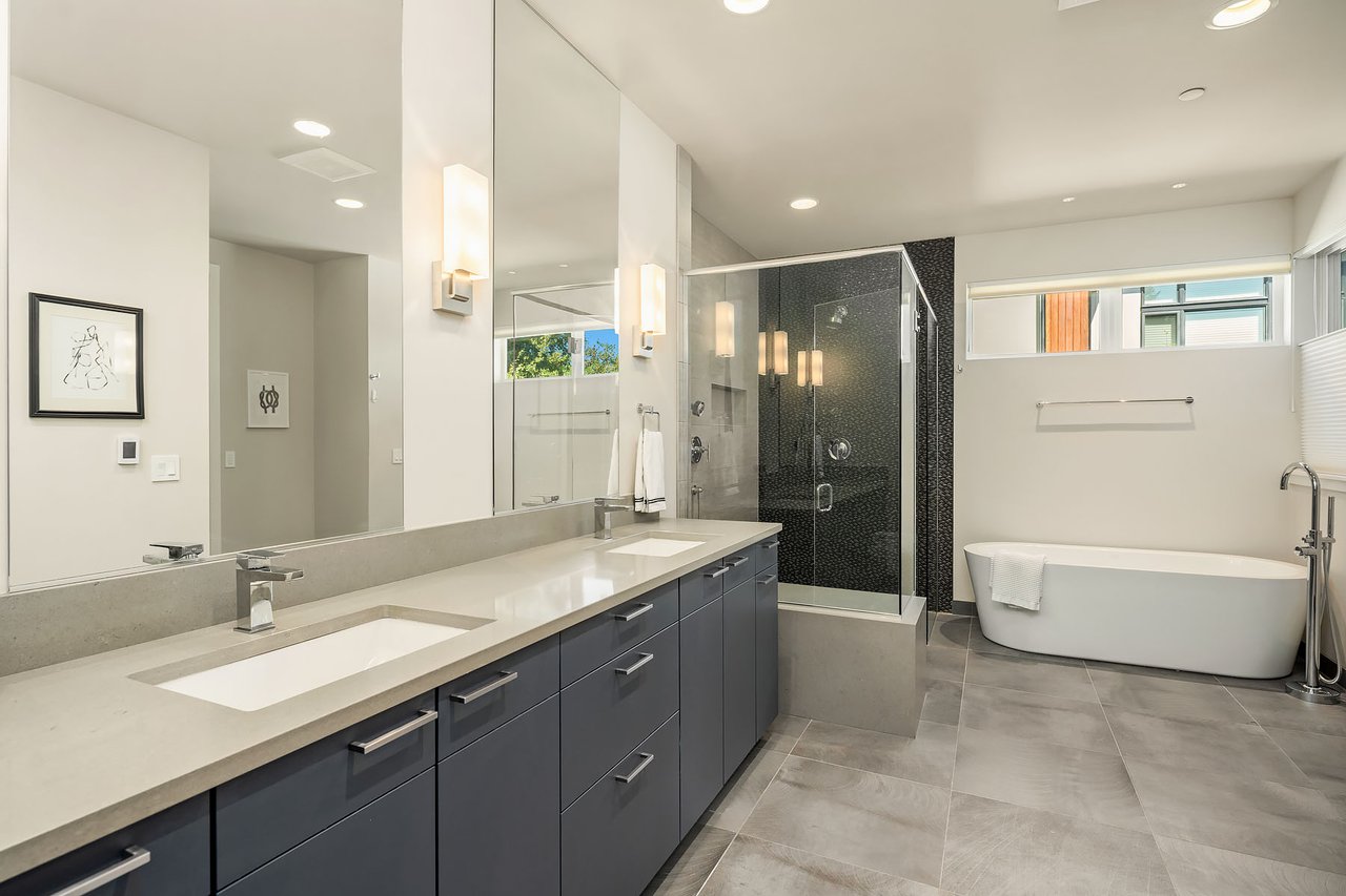 8270 SE 31st Street, Mercer Island