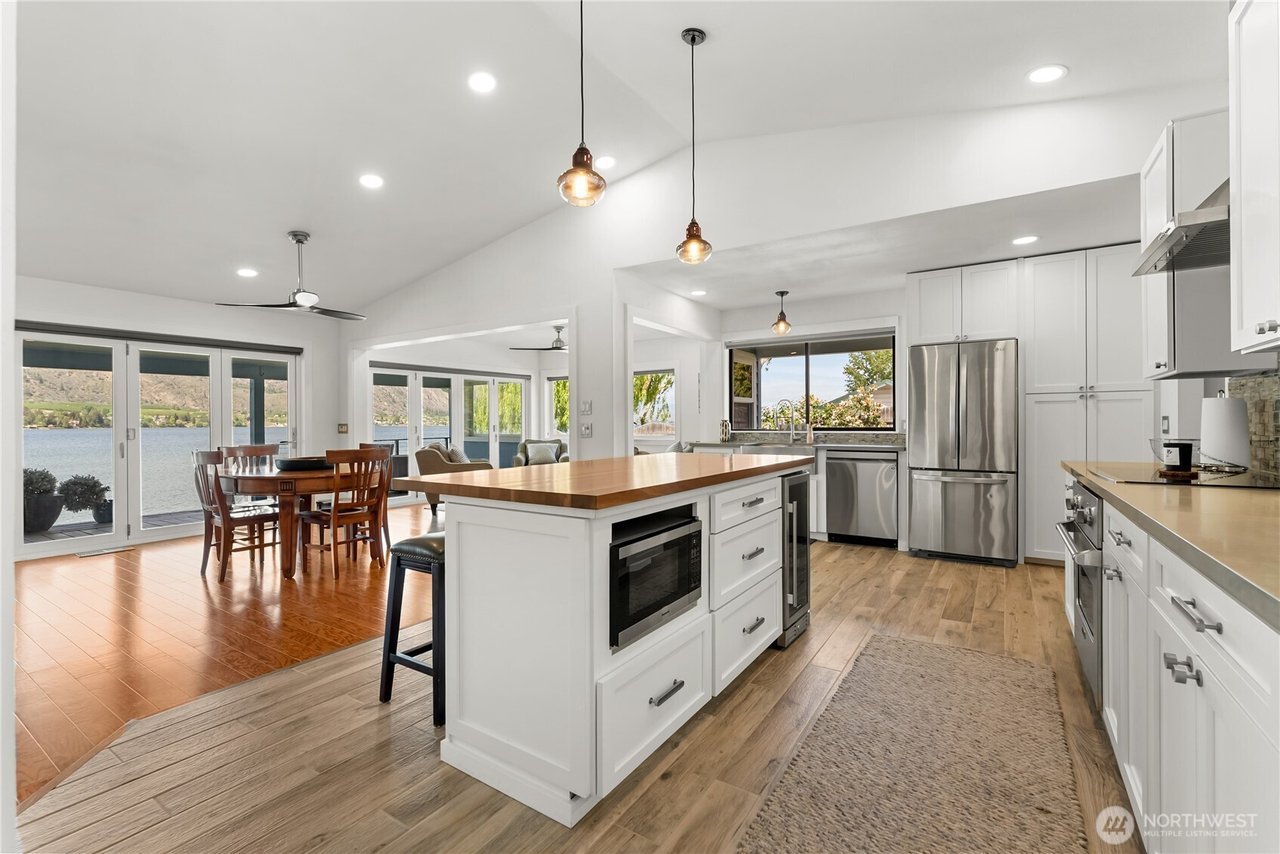 21 Lakeview Loop