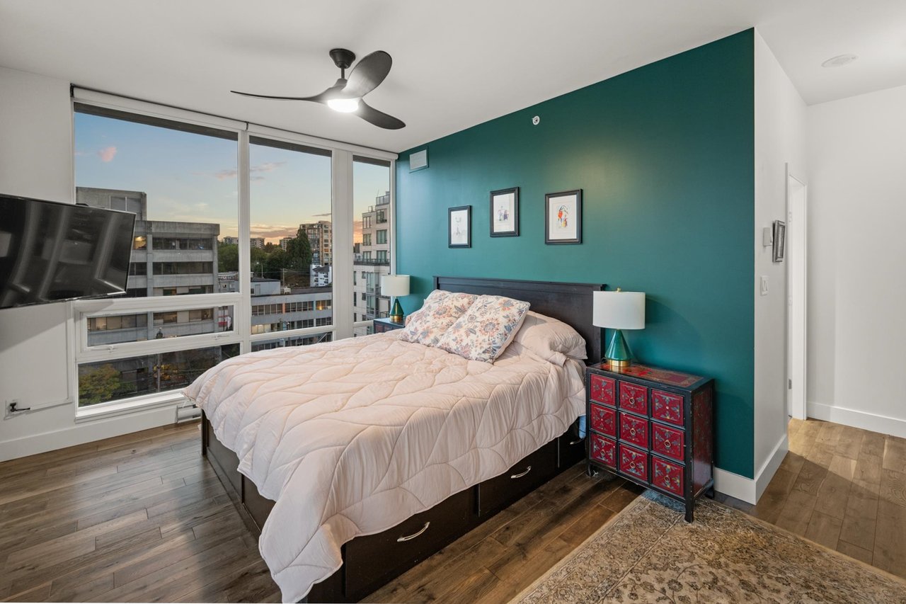 902-1675 W 8th Ave
