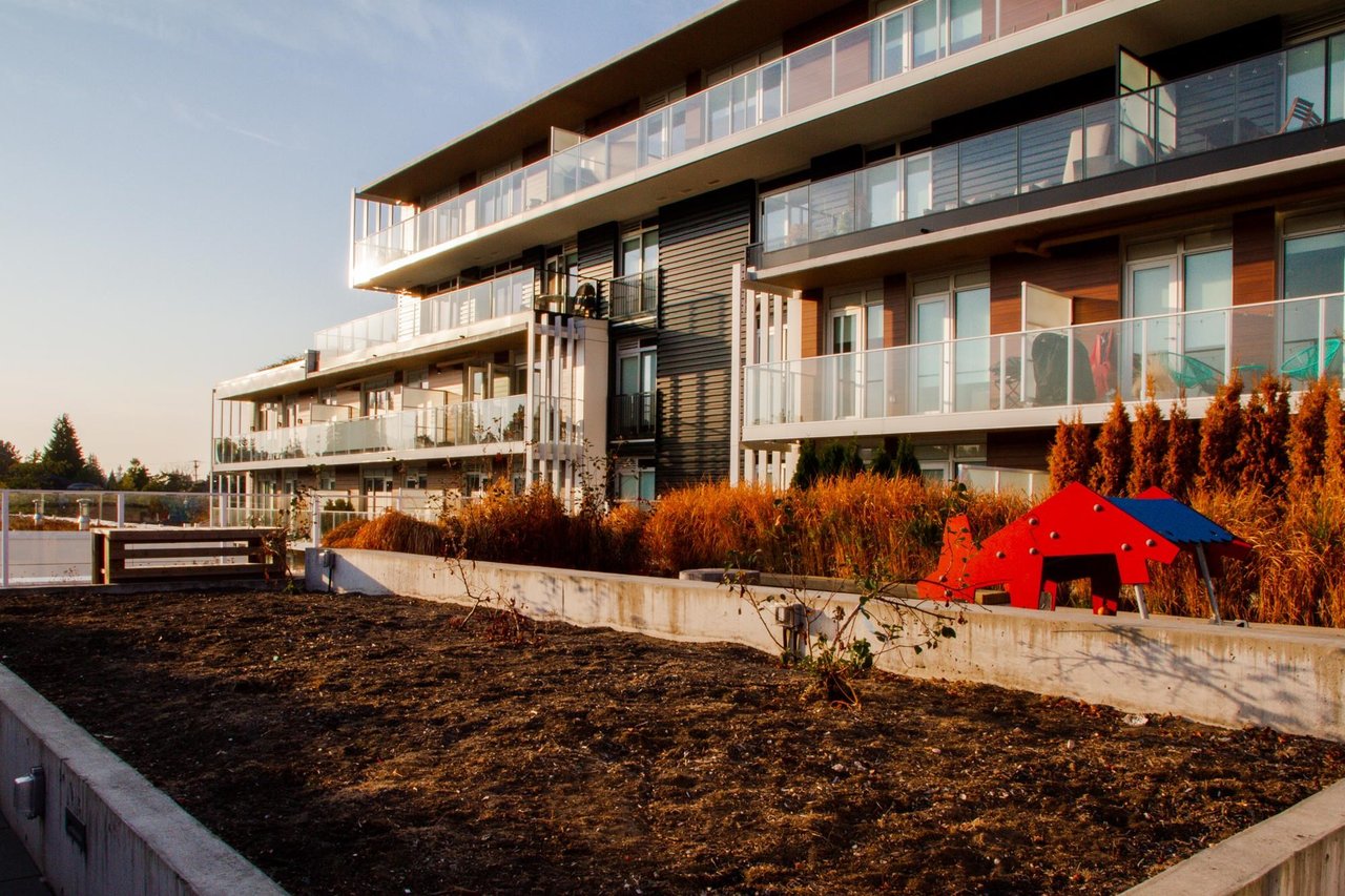 212-528 W King Edward Ave