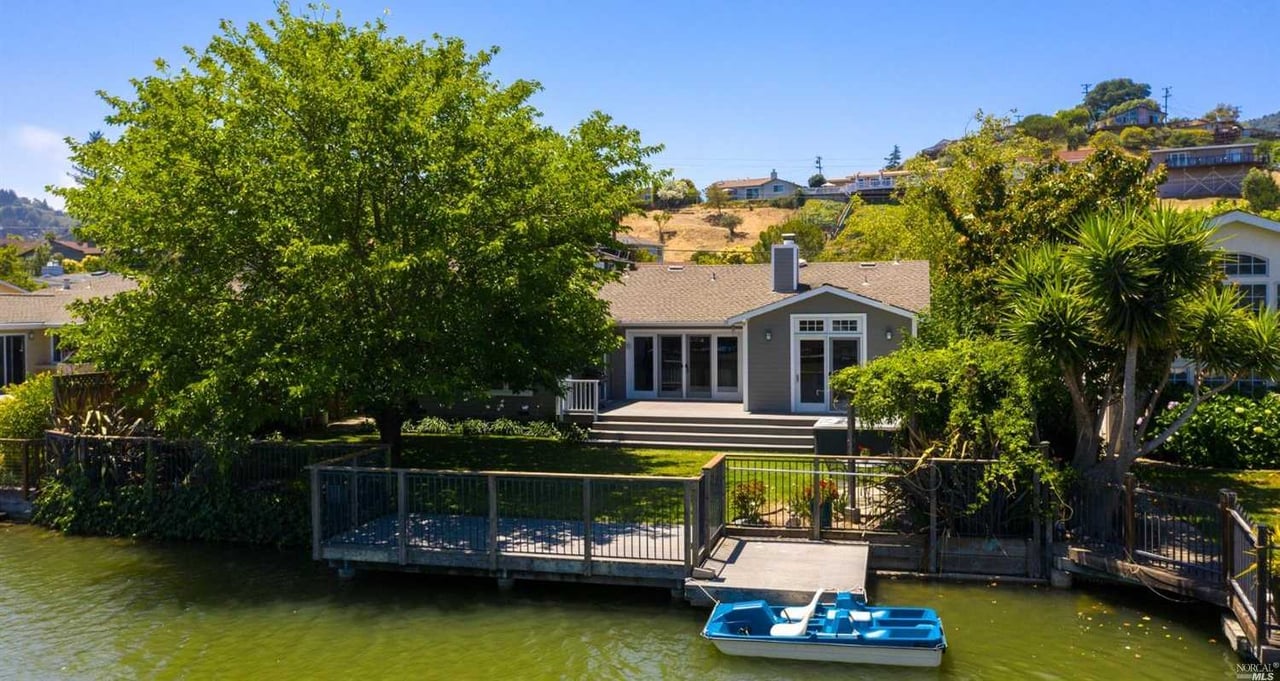 109 Lakeside Drive