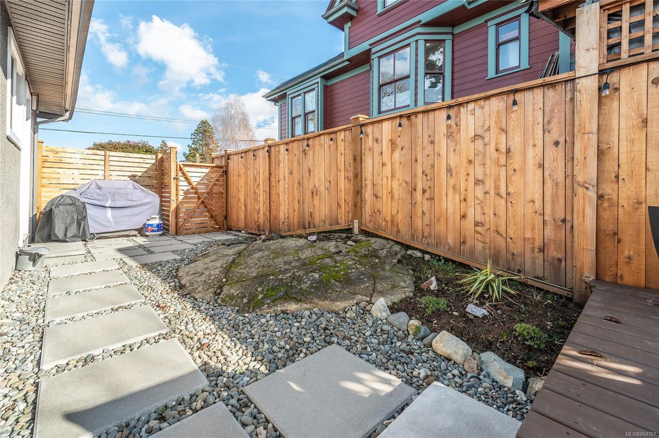 755 Connaught Rd
